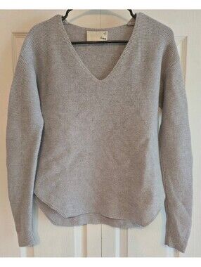Wilfred Free waffle Knit Sweater Sz Xs Gray V Neck 100% Merino Wool